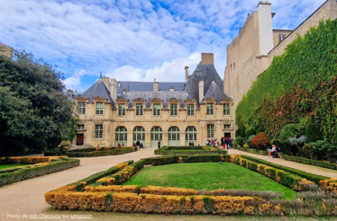 The architectural grandeur of Hôtel de Sully in the historic Le Marais district, with manicured gardens. Photo by Is@ Chessyca on Unsplash.