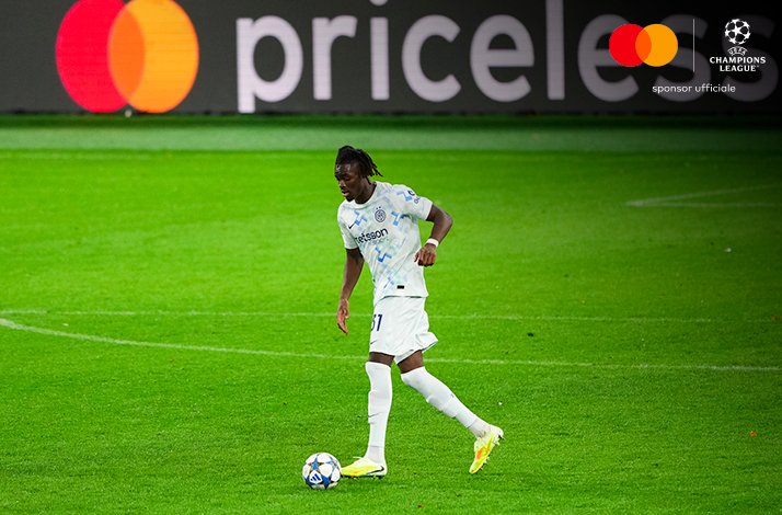 Union Saint Gilloise and FC Internazionale Milano players photographed during UEFA match.