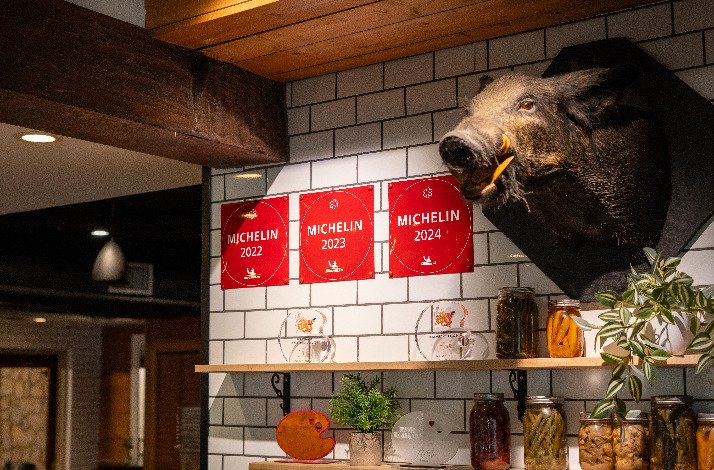 Three frames from Michelin association from 2022, 2023 and 2024 at Ariete bar