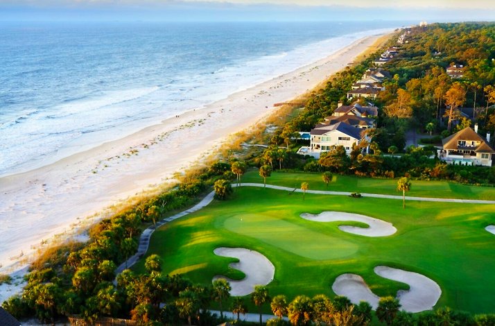 Palmetto Dunes golf course beside the ocean and luxury homes.