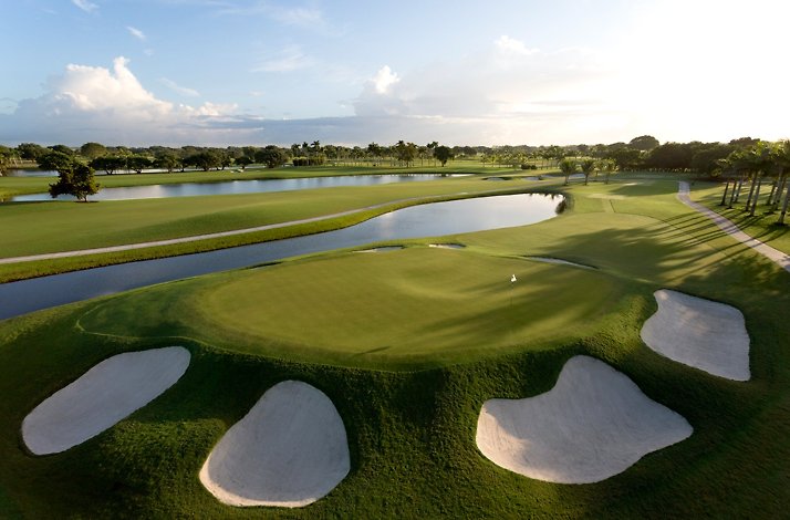 This image shows the 18th hole of the Blue Monster Course at Trump National Doral Miami, famous for its water hazard along the left side.