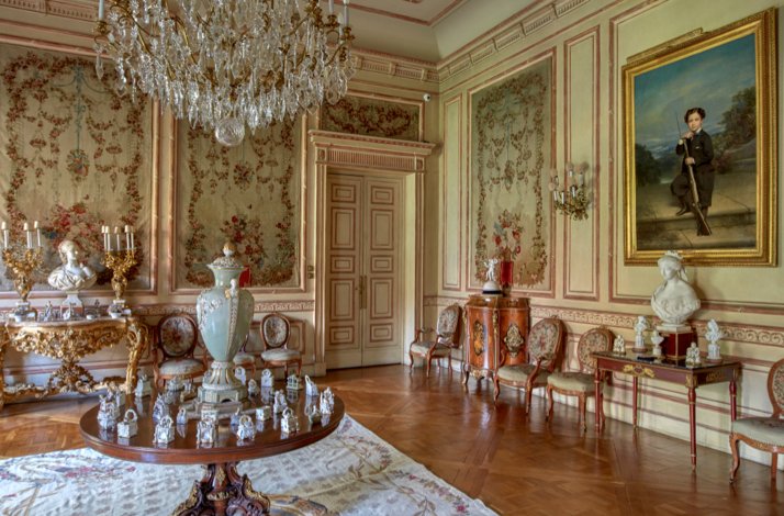 Luxurious indoor scene at the Liria Palace