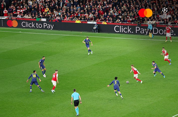  Arsenal in possession as Atlético players close down during UEFA Champions League.