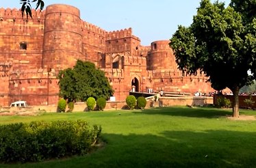 View at the Amar Singh Gate of the Agra Fort.