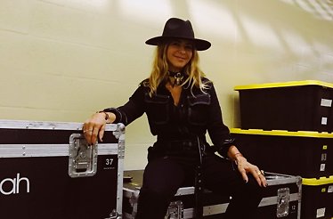 TEST Go backstage and assist a top stylist for the 26th Annual Latin GRAMMY Awards®