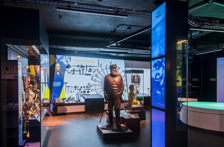 Displays at R&A World Golf Museum.