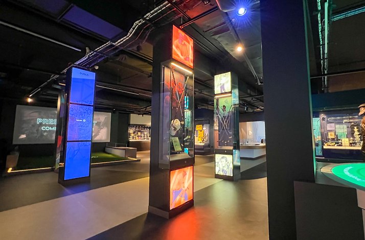 Displays at R&A World Golf Museum.