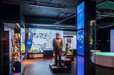 Displays at R&A World Golf Museum.