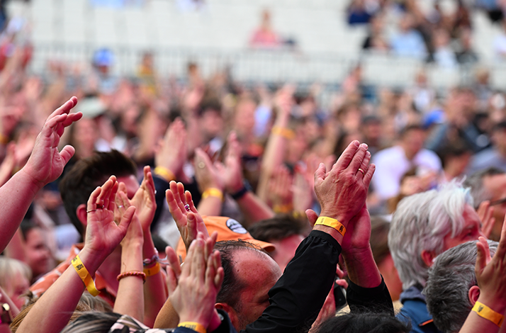 Audience with raised hands at the concert, Jazz Open 2026, Stuttgart Schlossplatz.