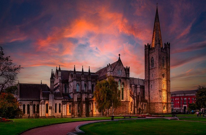 The exterior of Saint Patrick's Cathedral at dusk