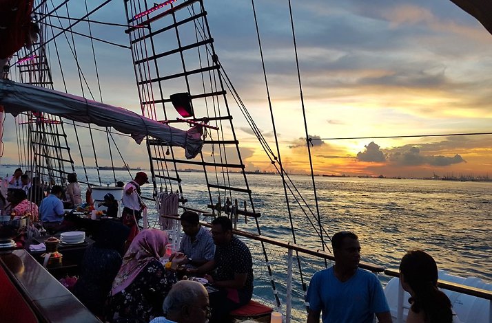 View of the sea at sundown from the Royal Albatross.