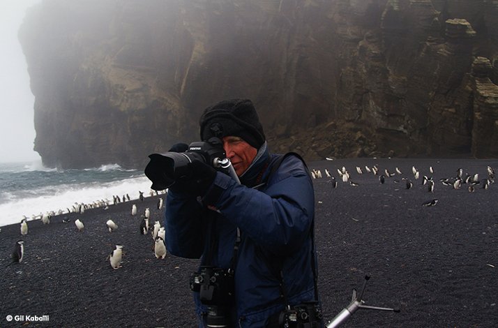 Photographer Sebastiao Salgado. Photo by Gil Kabaïli