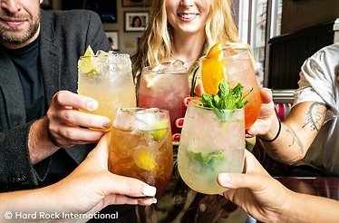 Visitors of Hard Rock Café clinking glasses. © Hard Rock International