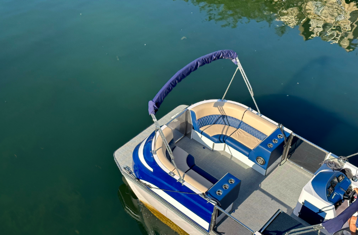 A view of the boat in Paris.