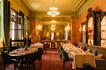 Dining area of Relais & Châteaux Le Bistrot Français