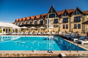 10% cashback for your restaurant check and/or accommodation