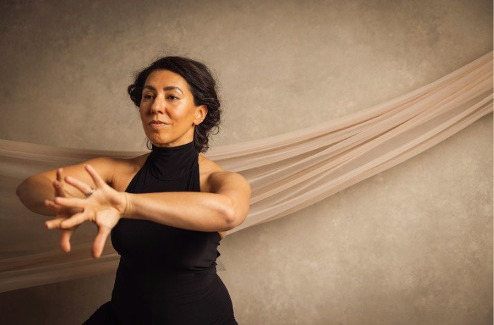 Sophia Manassei in a position with hands crossed and held towards her.