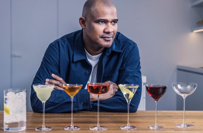 Mixologist Ángel Ávila.