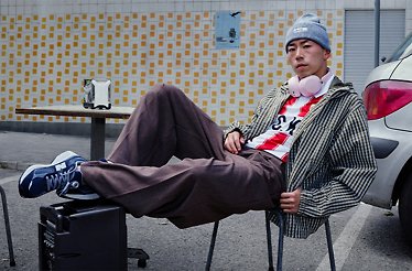 A model displaying Zalando outfit