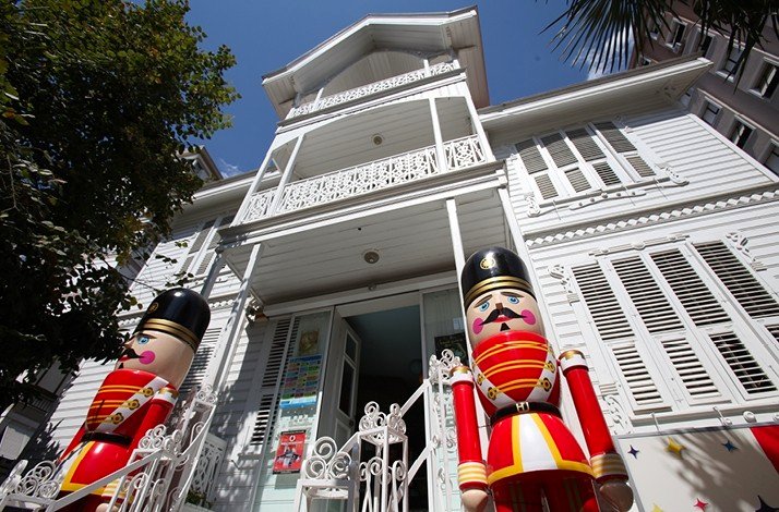 The Istanbul Toy Museum is a toy museum located in the Göztepe neighbourhood of Kadıköy district in Istanbul.