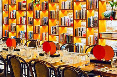 Discover authors at a literary dinner with Eylül Görmüş