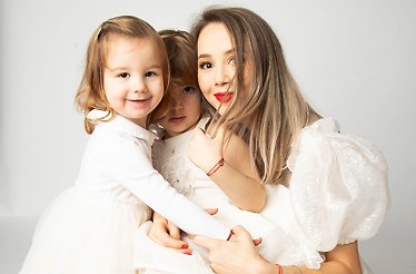 Woman holding two girls wearing Zea et Sia bracelets.