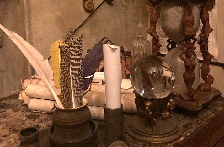 Various artifacts on a table in Speculum Alchemia.