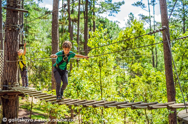 Two boys navigating an obstacle course in a ropes course park. © galitskaya / stock.adobe.com