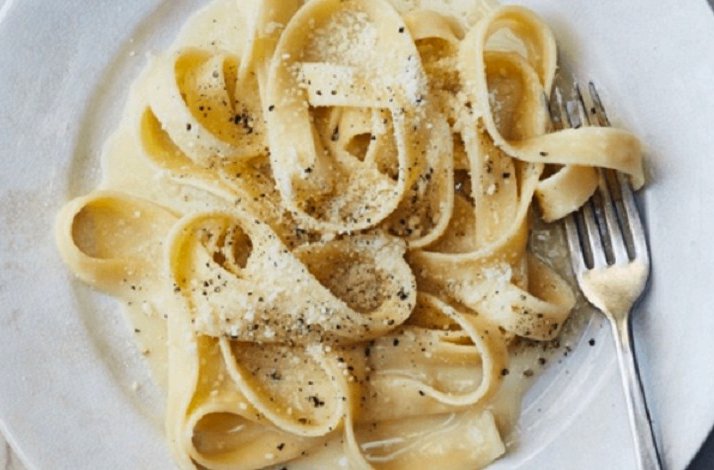 Cooked fettuccine Alfredo made during a hands-on class by Chef Denver from CocuSocial.