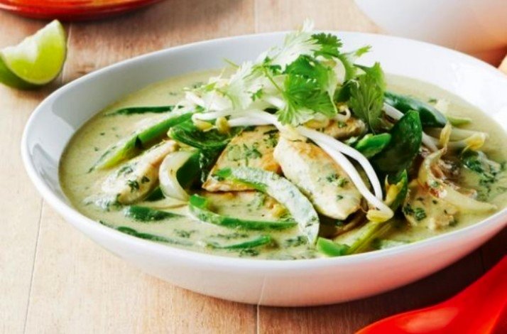 A plate of Thai green curry prepared by restaurateur Saruj Nimkarn during Thai green curry masterclass in New York City.