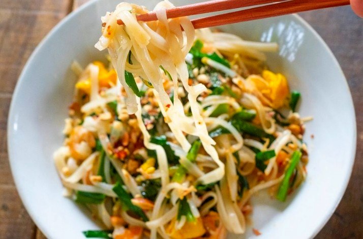 Plate of pad Thai maid at a fun group class led by an expert chef