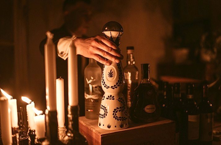 A man’s hand on one of the bottles from the selection of drinks served at Da Pino.