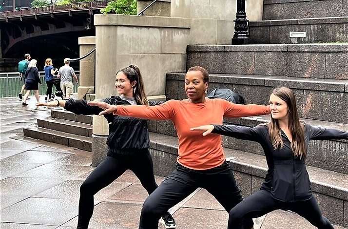 The participants of Chicago River Yoga Walk training outside 