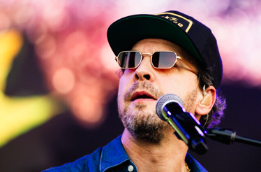 Promotional photo of music artist Gavin DeGraw.