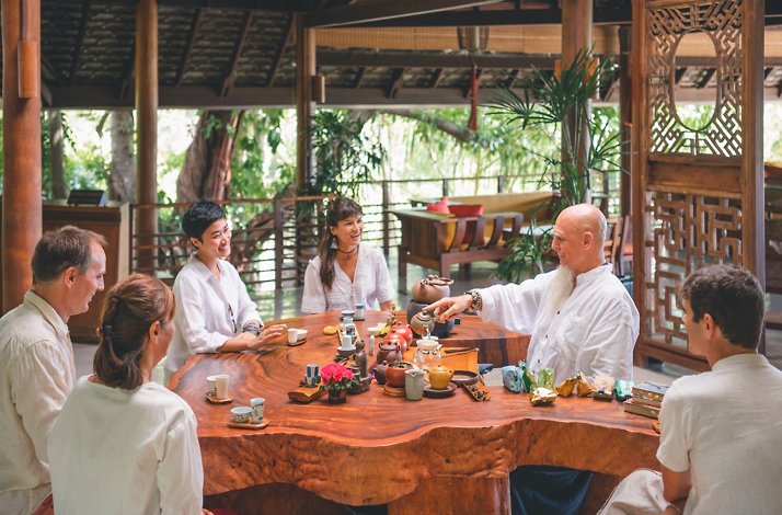 Guests at Kamalaya Koh Samui Wellness Sanctuary & Holistic Spa having a tea tasting.