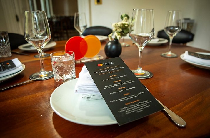 Dining table especially for Mastercard cardholders with special menu from Blanco Colima on the plates.