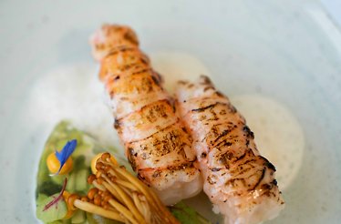 One of the dishes from the 5-course JRE menu served at 't Vlasbloemeken.