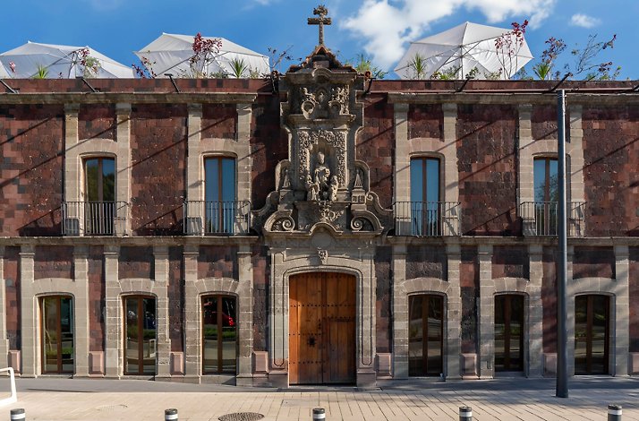 The exterior of Museo Kaluz building in Mexico