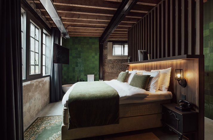 The interior of Cousin Boutique Hotel's suite designed in retro style