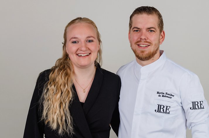 The portrait of the two chiefs Lauret Logtenberg and Martin Kooijker smiling at the camera.