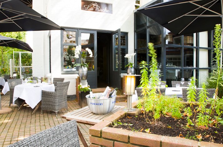 Outside of the Villa La Ruche restaurant