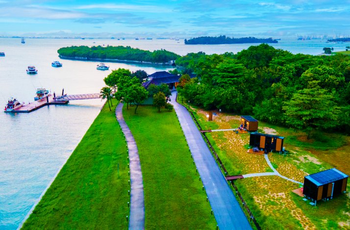 Bird's eye view at the tiny houses on Lazarus Island.