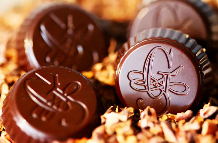 Chocolates produced at La Fabbrica del Cioccolato di Guido Gobino with laboratory logo.