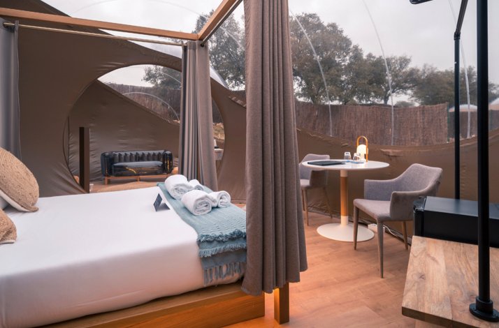 Sleep under the stars in a private outdoor moon room with dinner in Toledo: In Hormigos, Spain The spacious room at the Miluna Open Nature Rooms