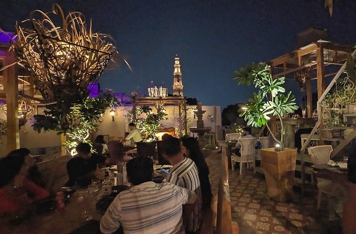 Visitors enjoying dinner with a Qutab Minar view