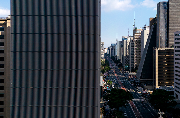Side view of the new Pietro Maria Bardi building presents Brazil's cityscape with a wide avenue stretching into the distance.