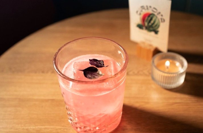 A close shot of a viche-focused cocktail prepared under the guidance of local expert Vanessa Jaramillo