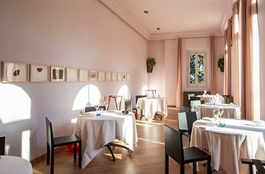 Dining area of the La Leggenda dei Frati restaurant furnished in pink, Florence, Italy.