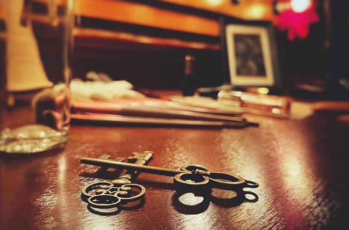 Two ornate keys on a wooden table used during the cabaret-style live performances