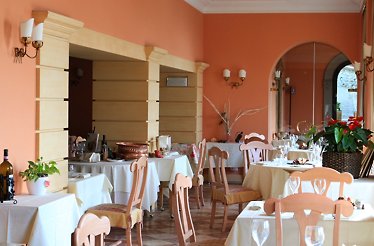 Dining area of restaurant Albergo Colonne